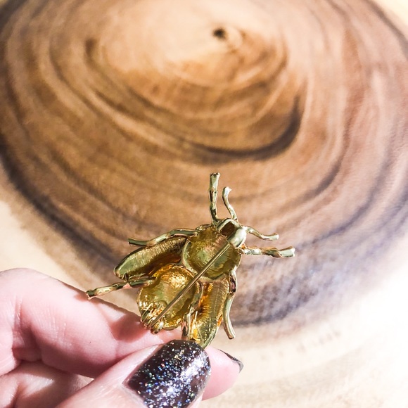 HOT TREND🔥Hello Bees Brooch Pin 🐝 - Picture 2 of 3